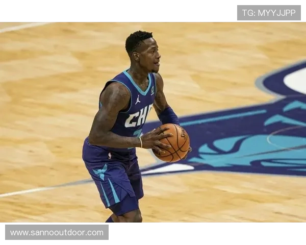 特里罗齐尔带领球队逆转胜利展现领袖风范与关键时刻的决策能力